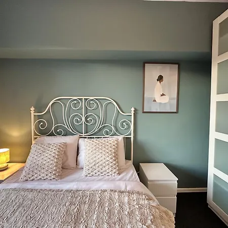 So Fresh View Old Apartment Bucharest