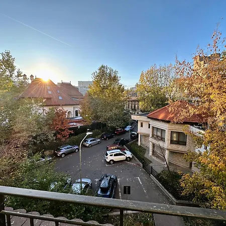 So Fresh View Old * Βουκουρέστι